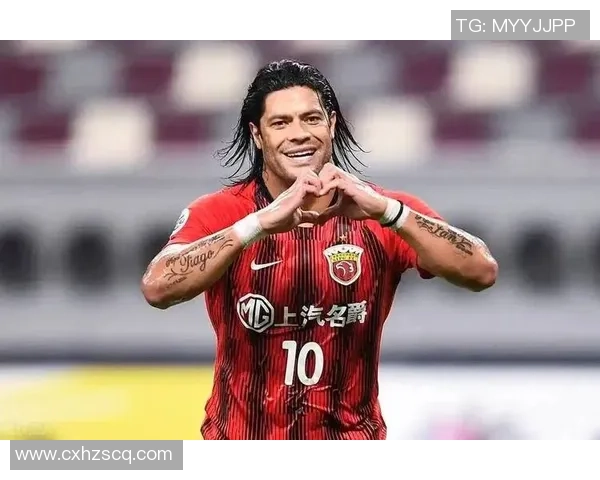 未退役足球明星们的辉煌与坚持：他们依旧在绿茵场上续写传奇